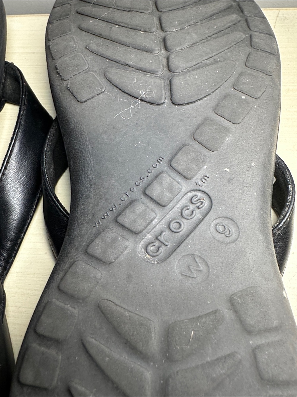CROCS Black Comfort capri V Flip Flops - Picture 8 of 9